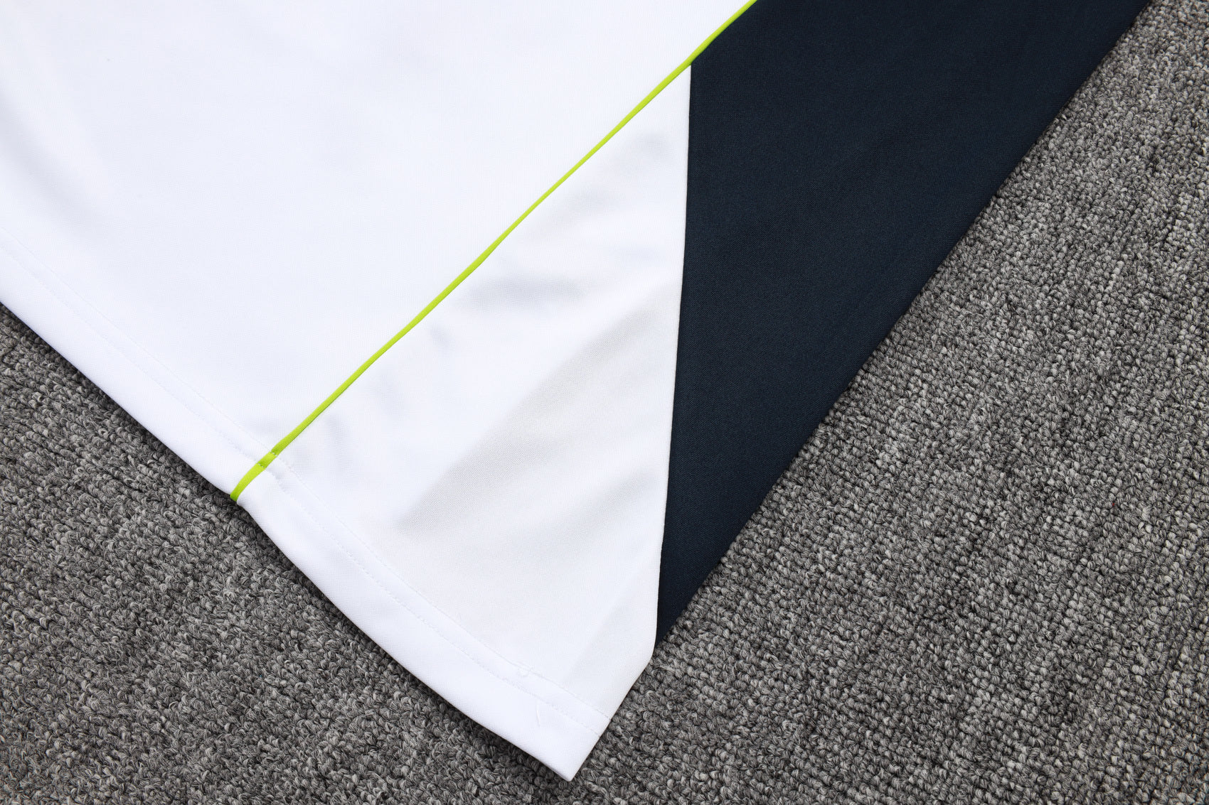 2025-26 Real Madrid White Green training suit S-2XL - Image 8