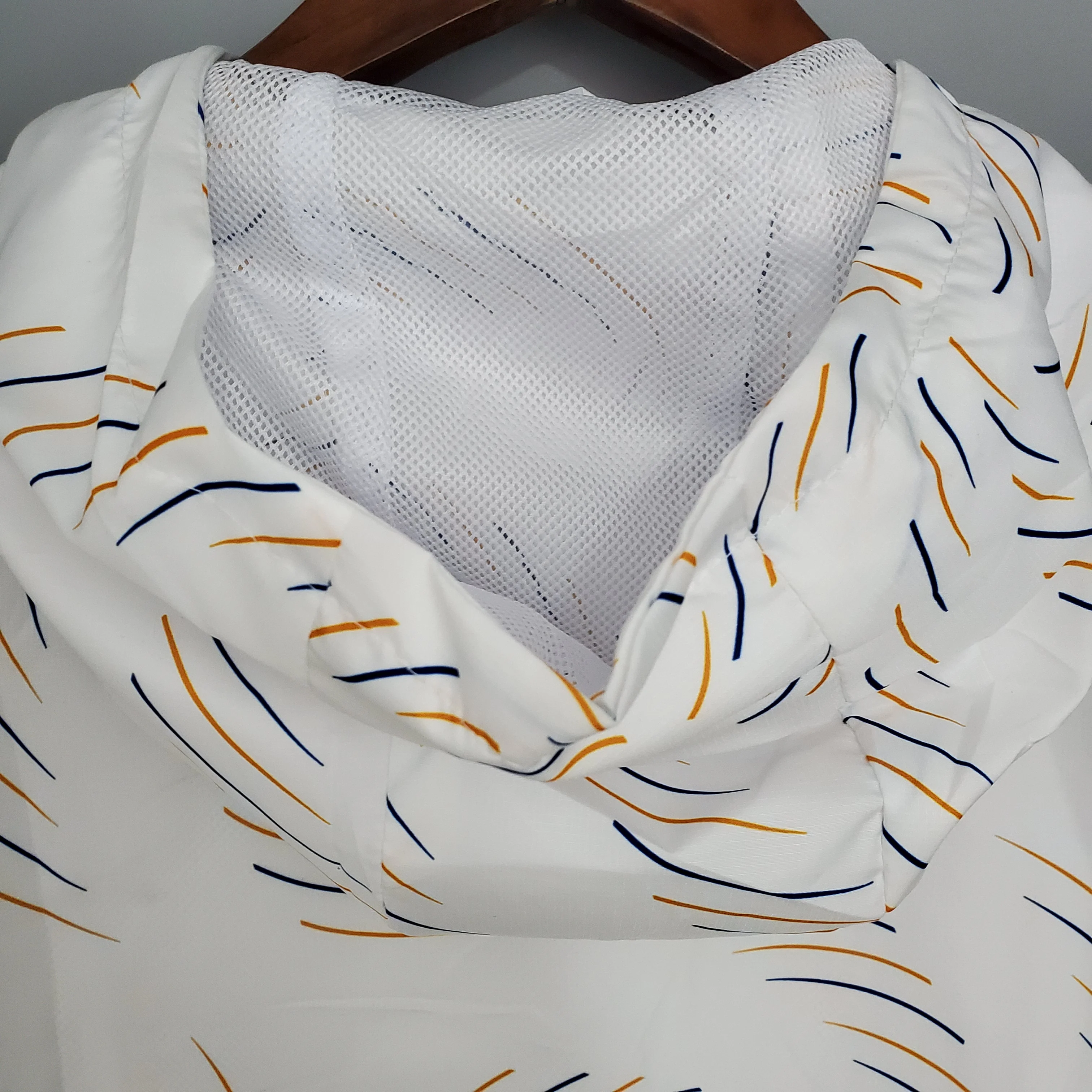 2021-22 Real Madrid White Windbreaker - Image 3