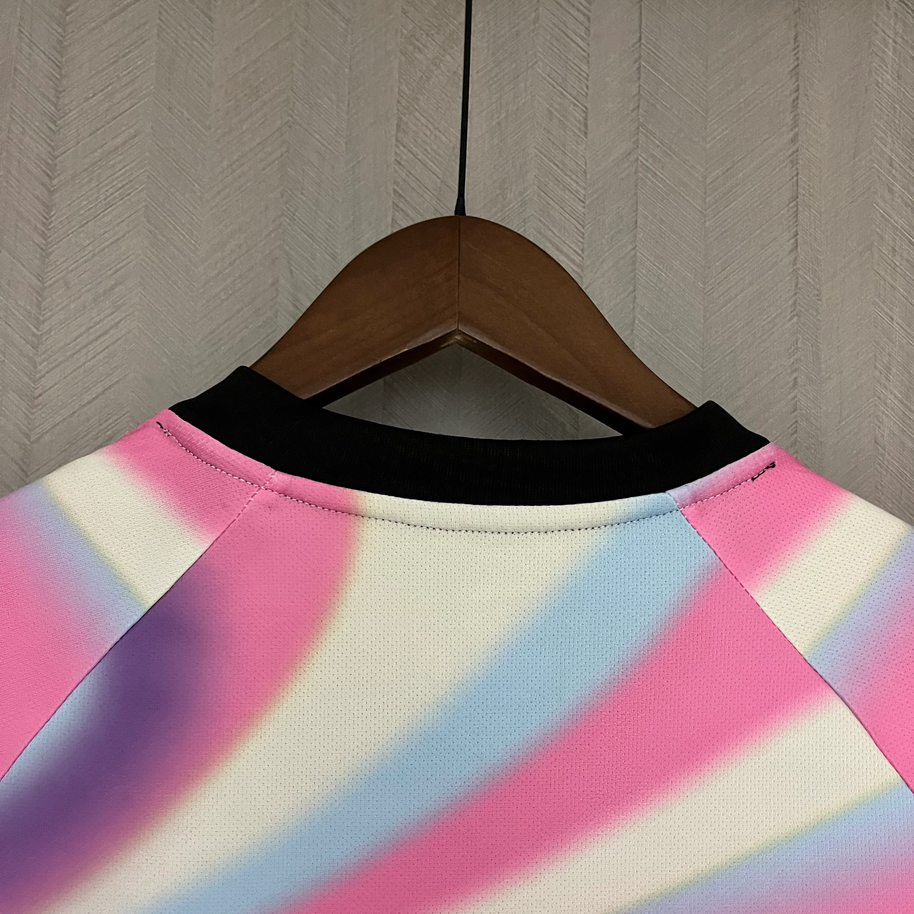 2019-20 Juventus Pink Retro S-2XL - Image 3