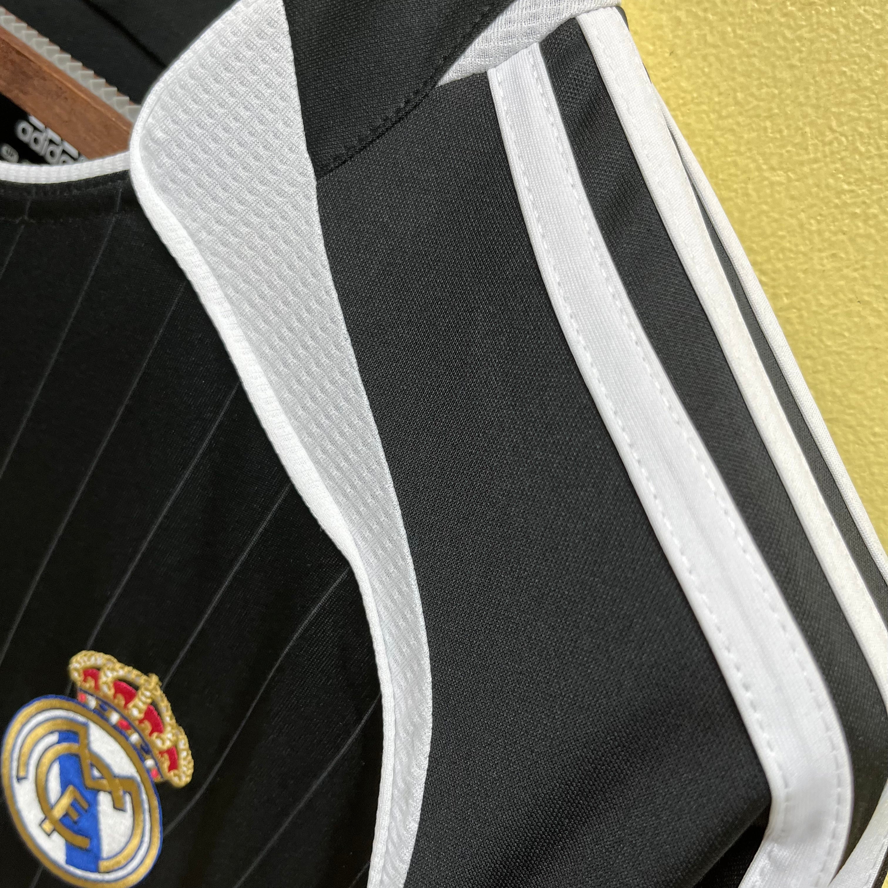 2006-07 Real Madrid Second Away Retro S-2XL - Image 4